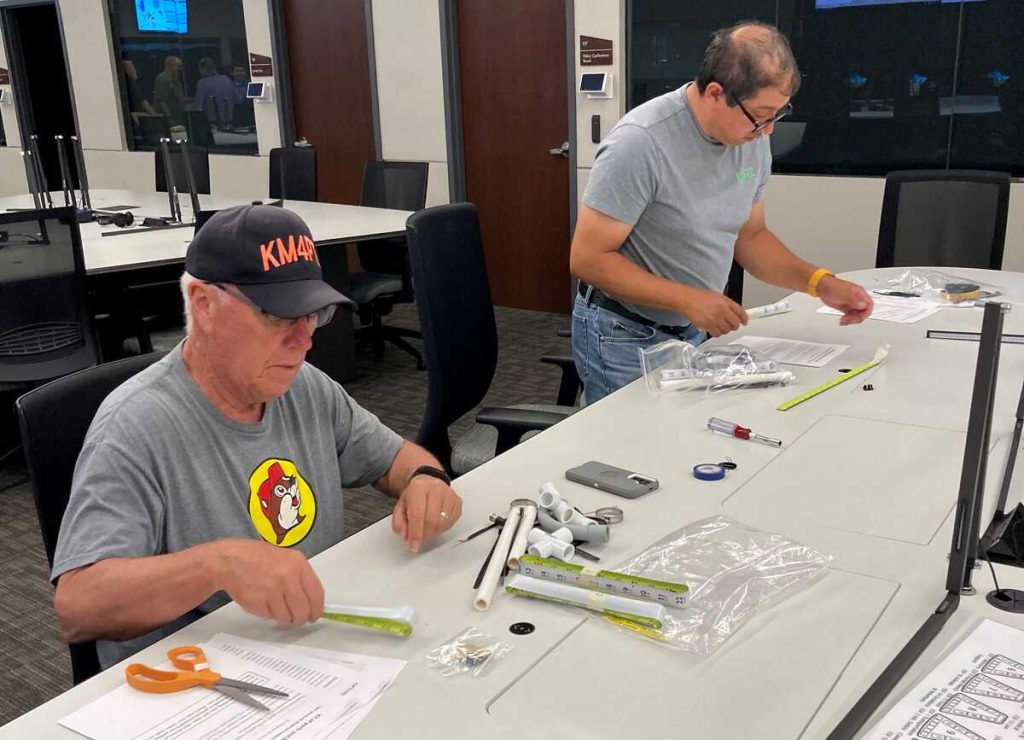 Paul, KM4PT building a tape measure Yagi [Dave, KI4PSR]