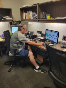 Brian, W4BJB working SSB. [Paul, KM4PT]